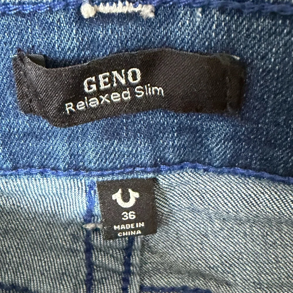 True Religion Denim Jeans Gene Relaxed Slim with Signature Stitching Size 36